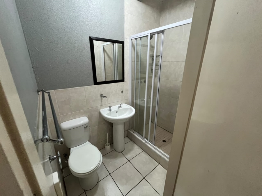 To Let 6 Bedroom Property for Rent in Bodorp North West